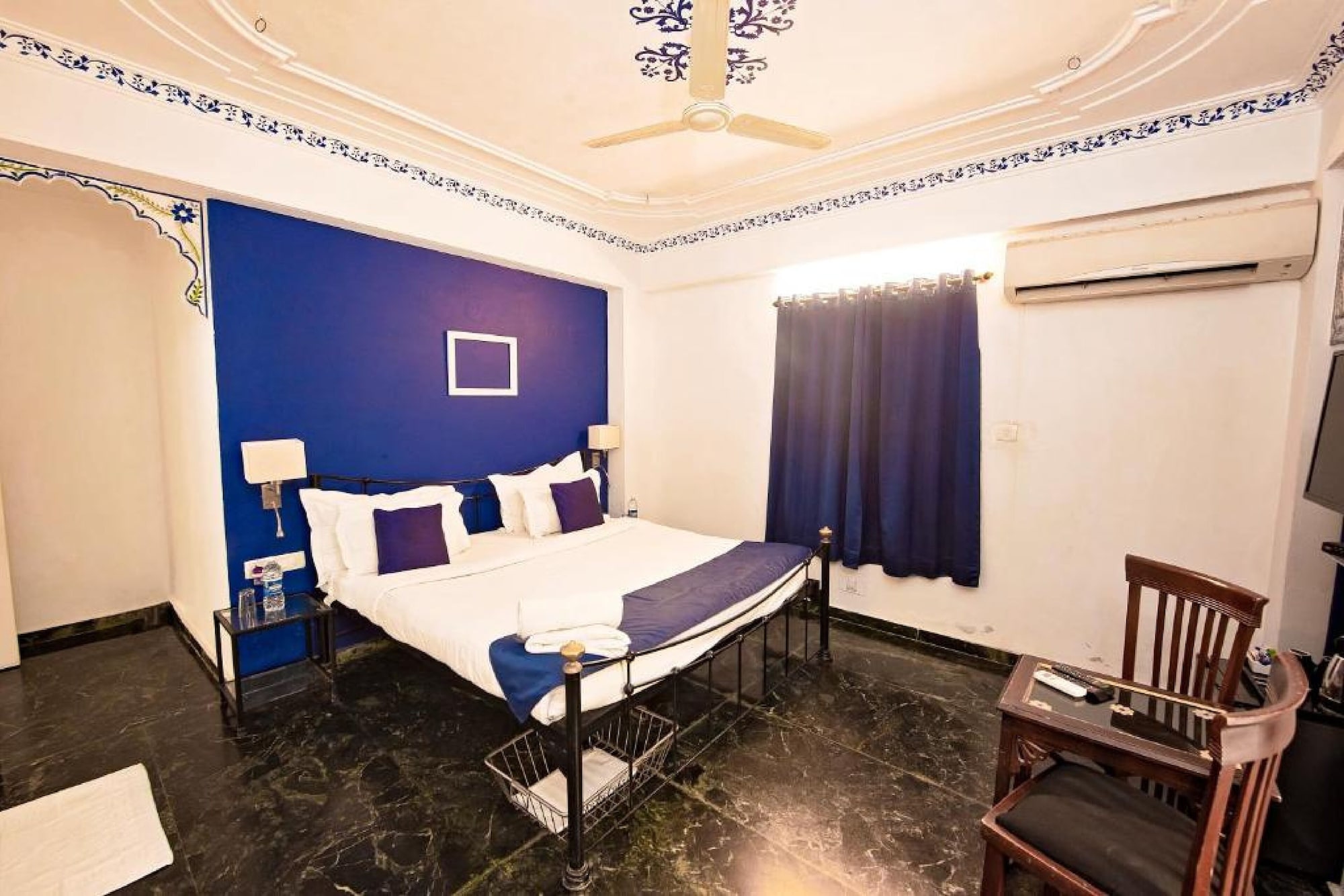 غرفة تنفيذية بسرير مزدوج، HOTEL POONAM HAVELI 4/10