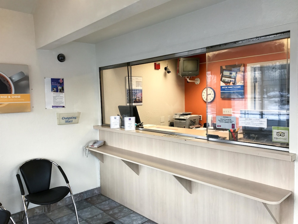 Lobby at Motel6 Enfield, CT - Hartford, ENFIELD - CT