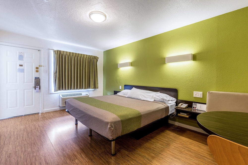 Motel6 San Rafael, CA 21/38