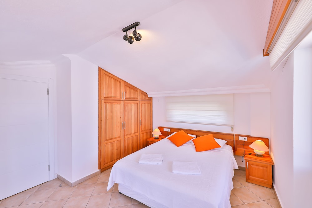 Kuluhana Hotel 15/50