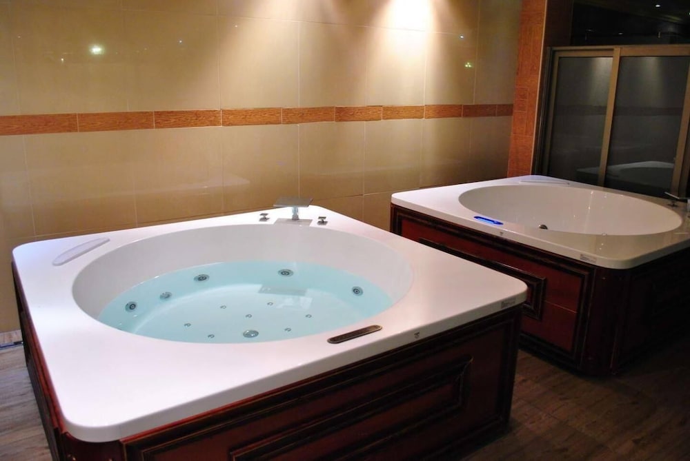 JAD HOTEL SUITES 14/20