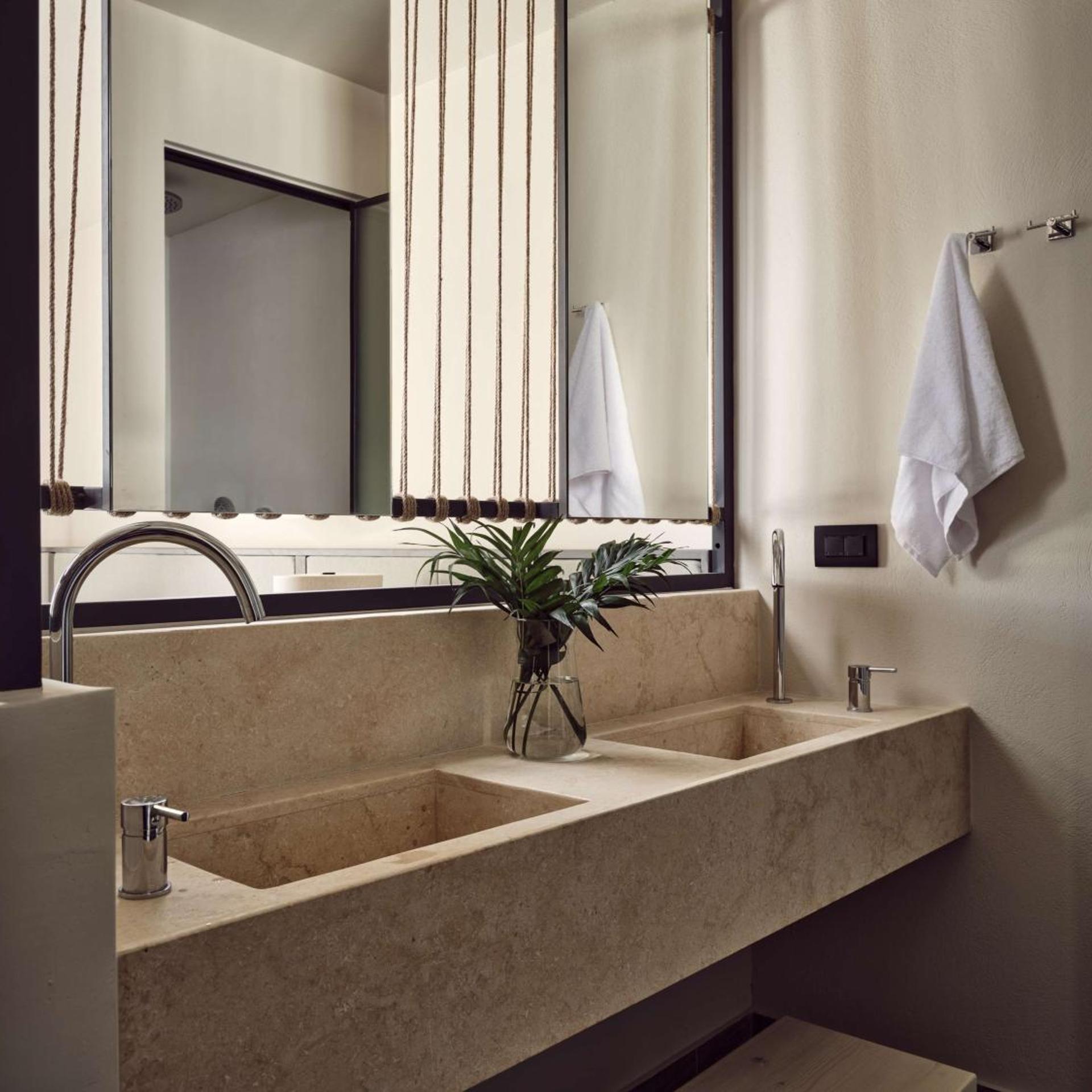 EVERGREEN, RETREAT, KING BED, TERRACE