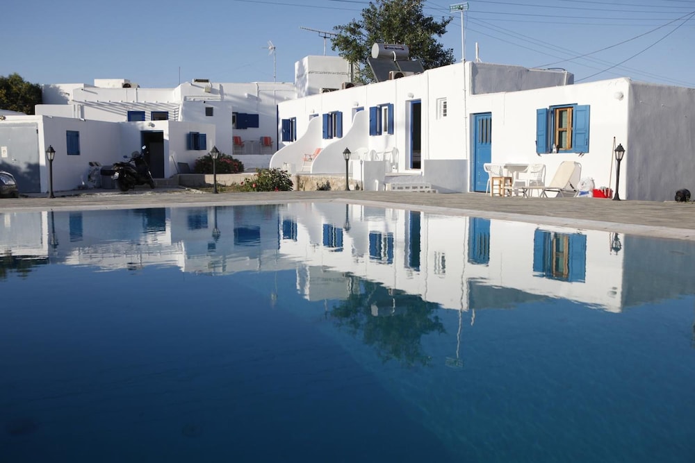 Nikos Rooms 30/50