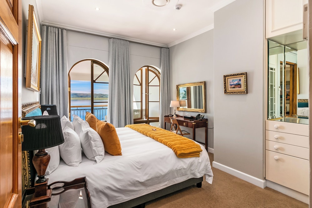 Ladies, Superior, Suite, King Bed, Lake View, Annex