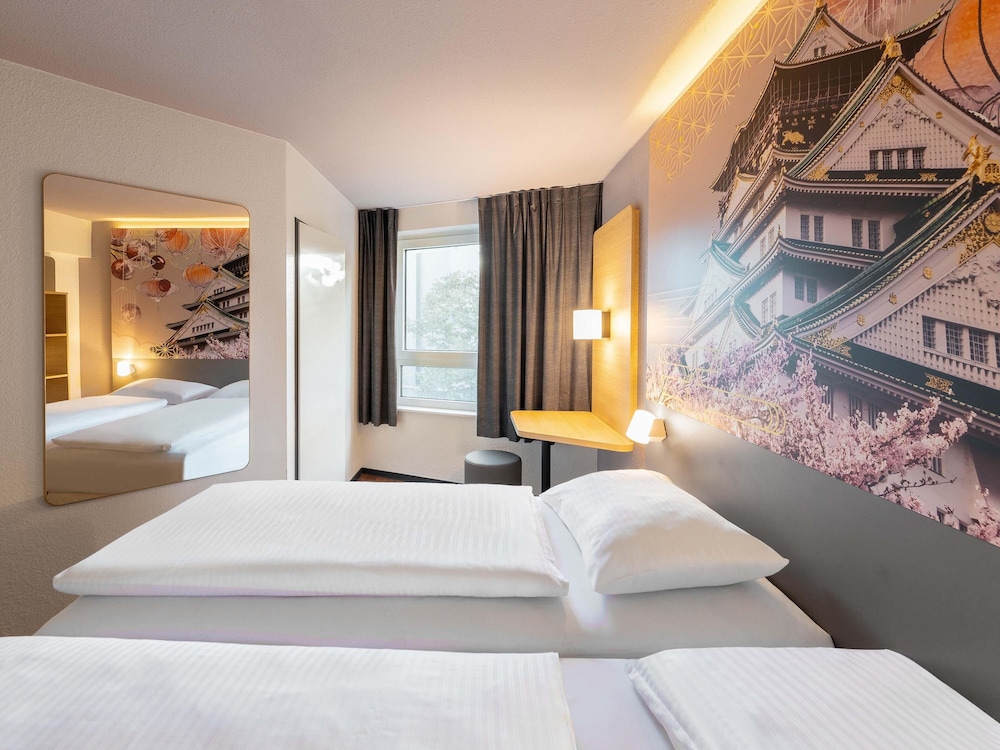 ROOM, TWIN BEDS