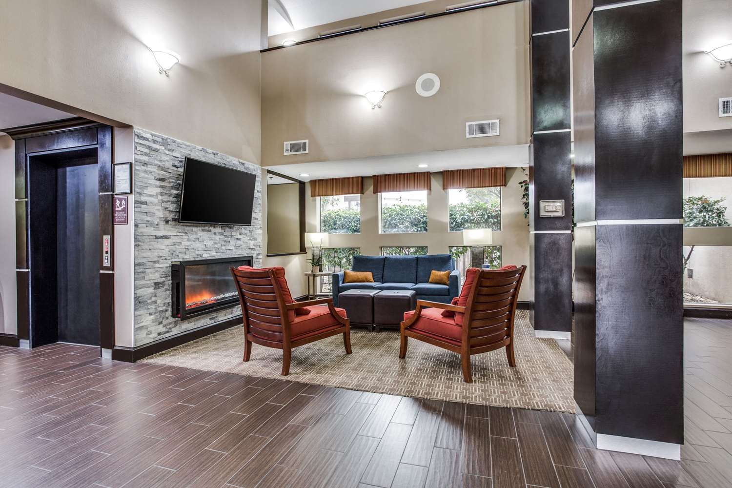 Comfort Inn & Suites Love Field Dallas Market Center 20/37