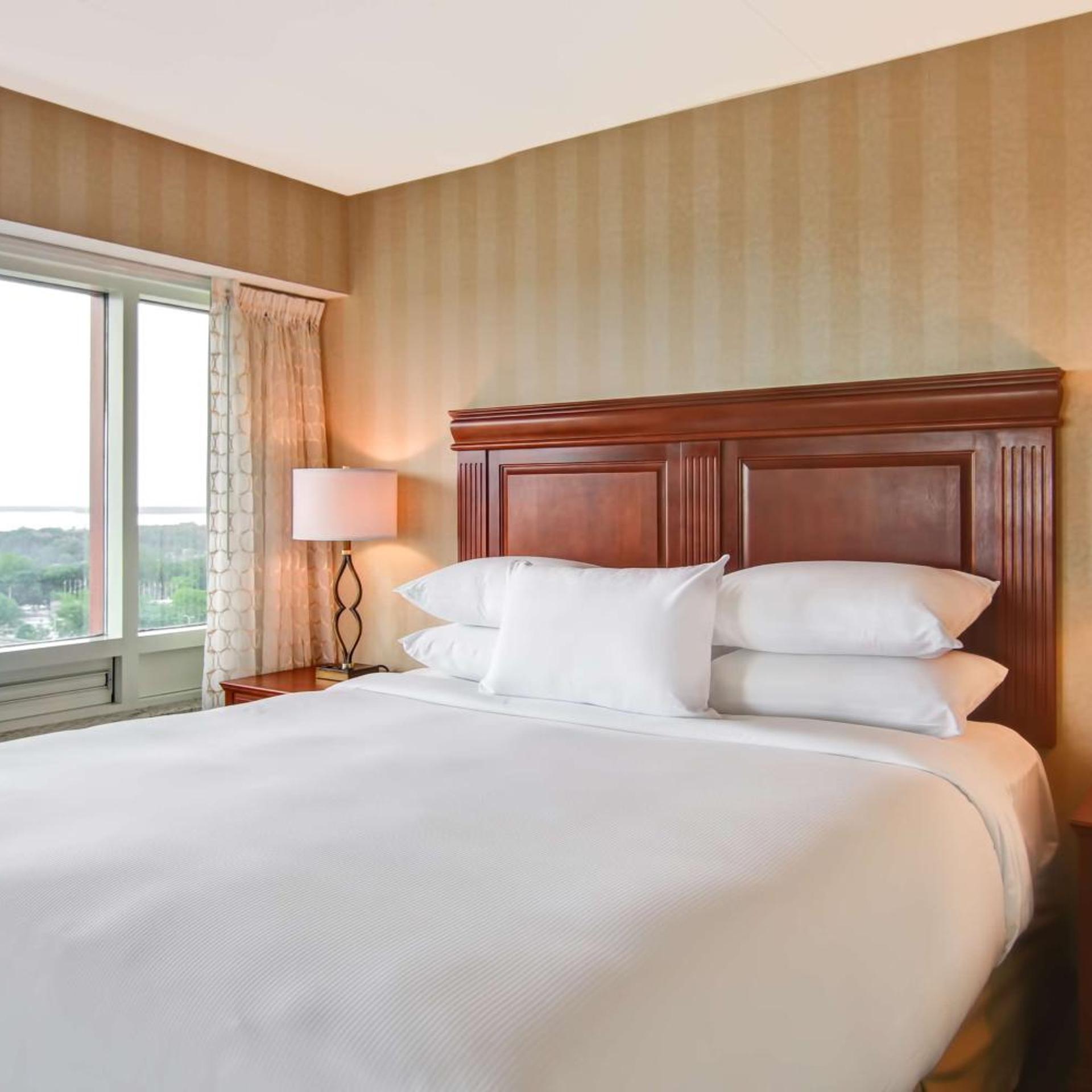 2 Rooms, Upper, Suite, King Bed, River View, Sofa