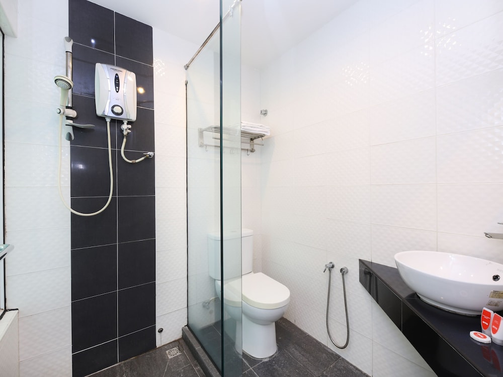 OYO 442 Marvelton Hotel 38/41