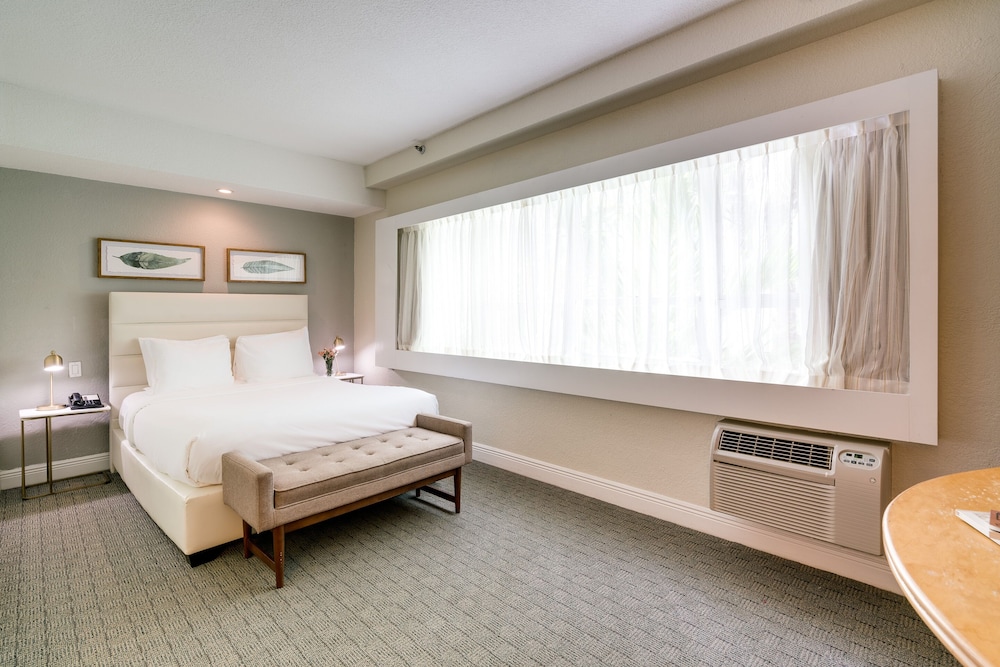 CREST Hotel & Suites 28/66