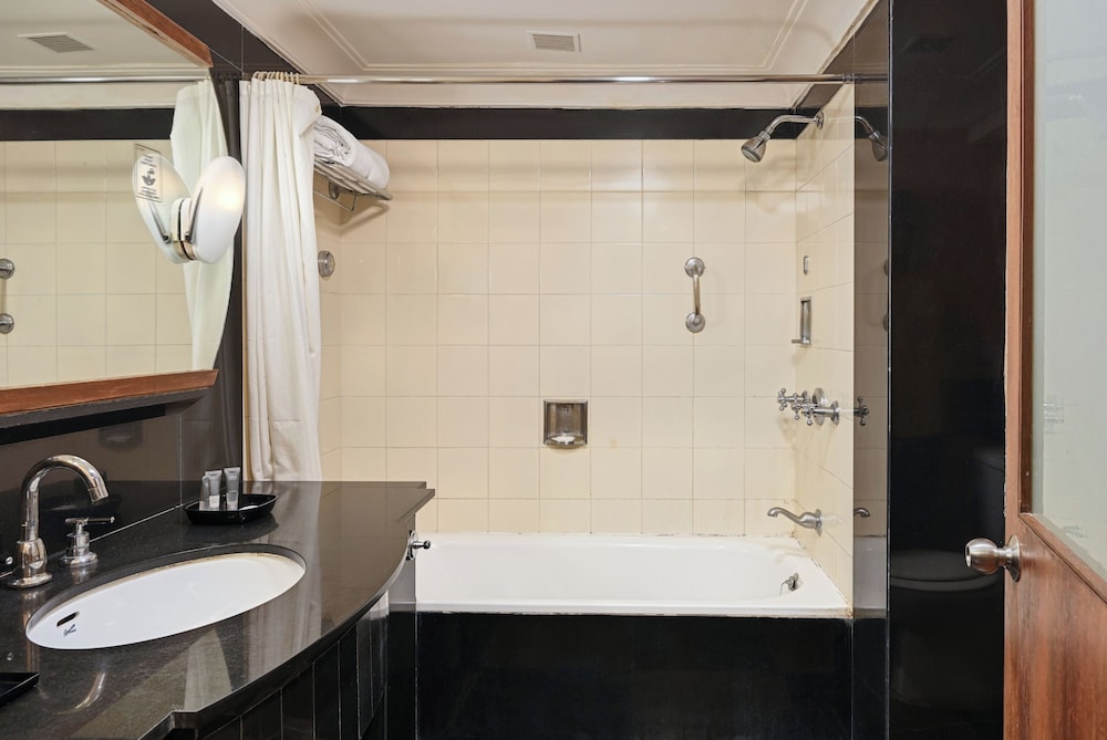 Cama Hotel 49/50