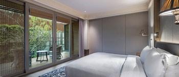 Grand, Suite, King Bed, Pet Friendly, Garden Area