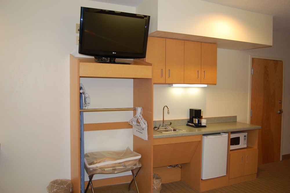Microtel Inn & Suites by Wyndham Plattsburgh 30/41