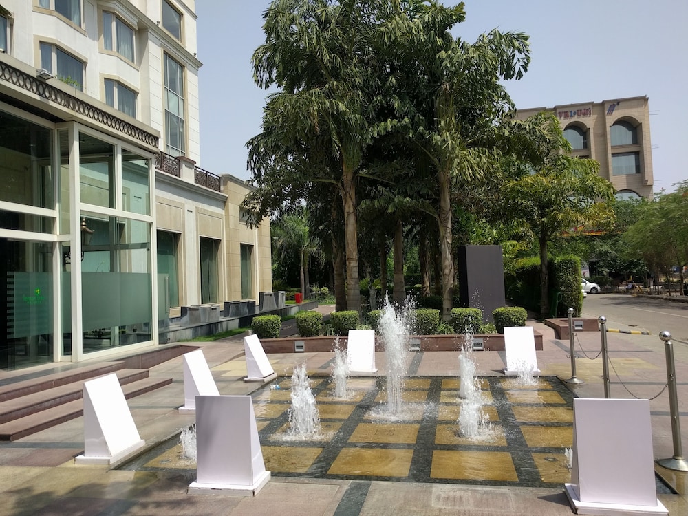 Lemon Tree Premier 2 Gurugram 57/62