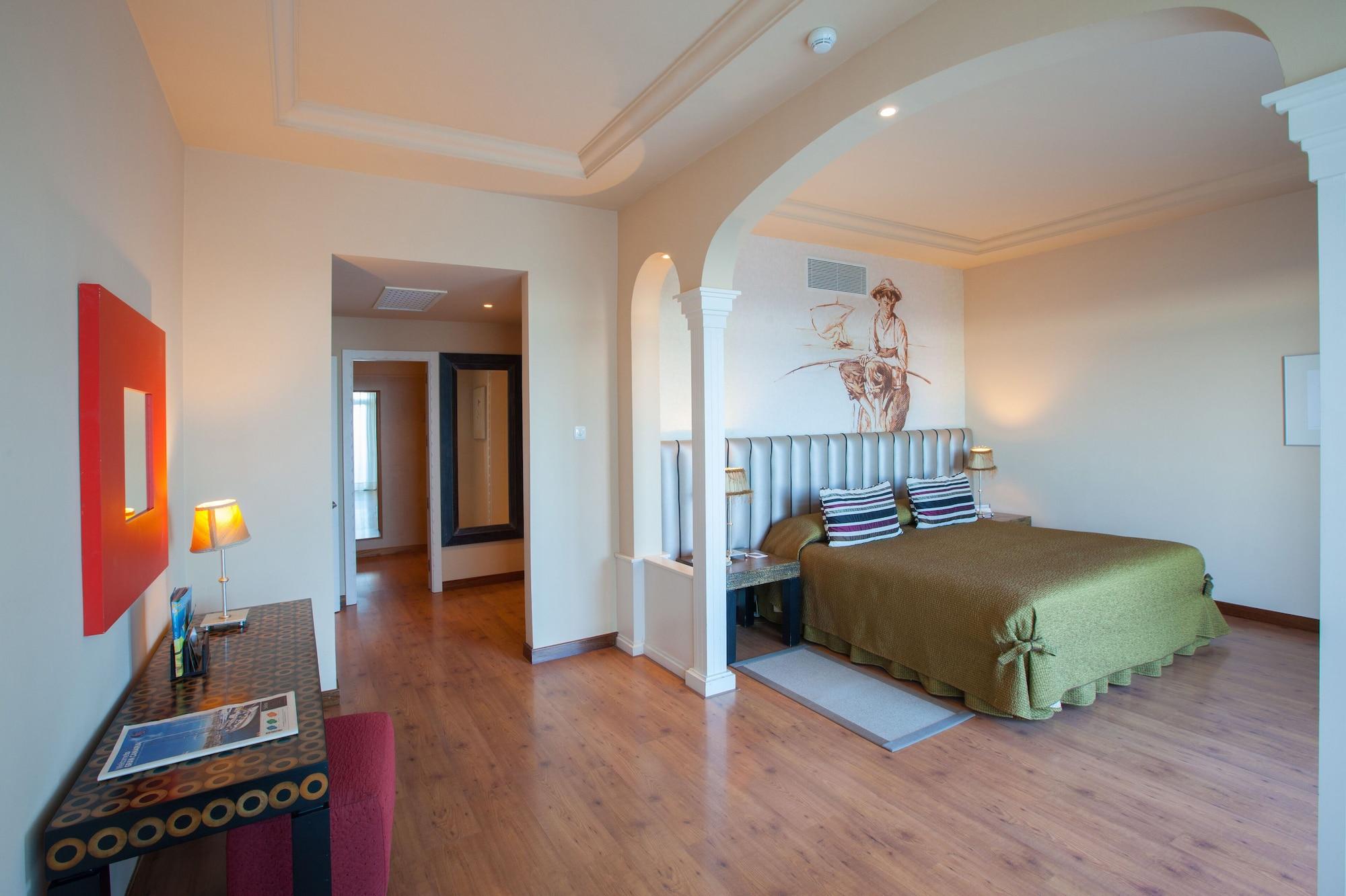 Senior, Unique, Suite, Terrace