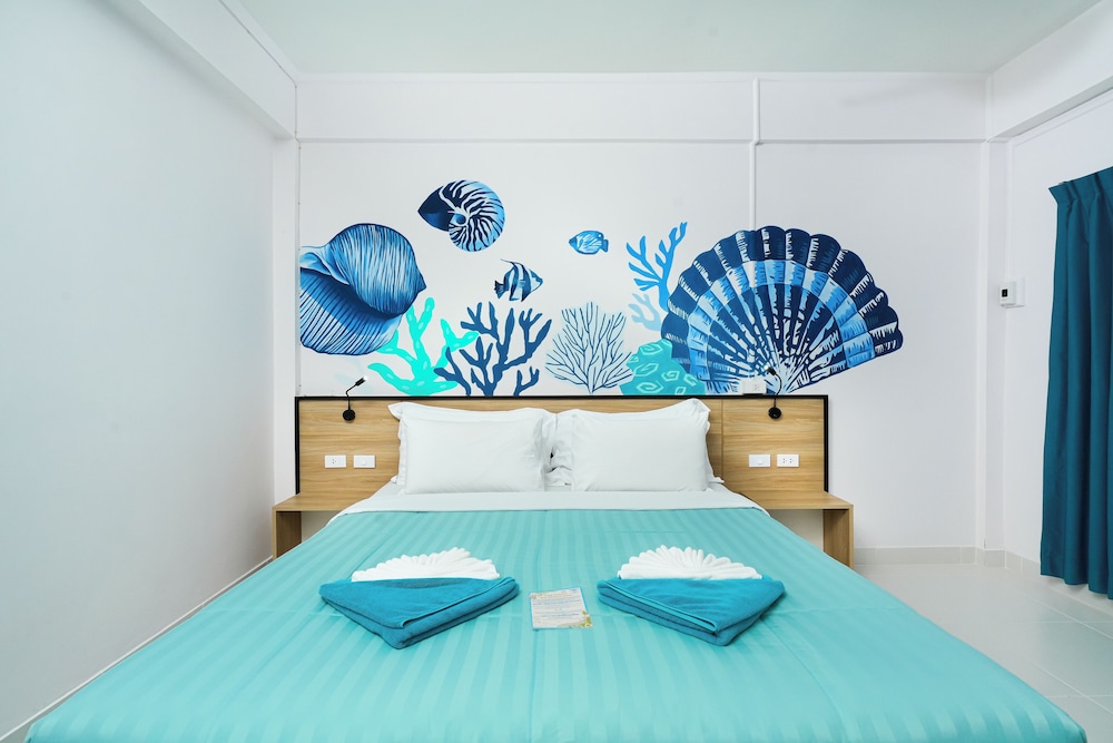 SUPERIOR, TWIN BEDS, CITY VIEW