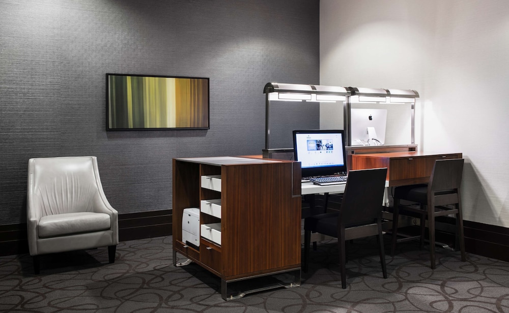 Hilton Winnipeg Airport Suites 61/65