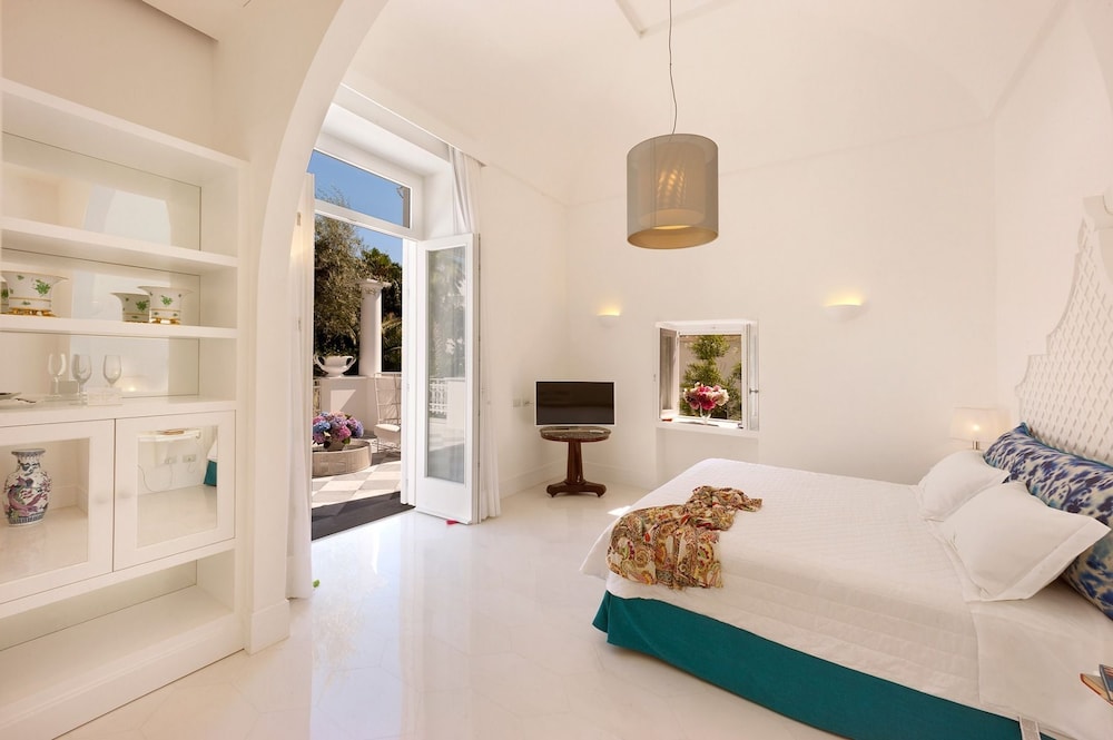 DELUXE, DOUBLE BED, TERRACE