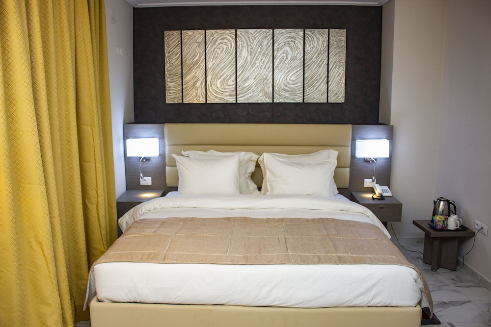 Merina Hotel 8/44