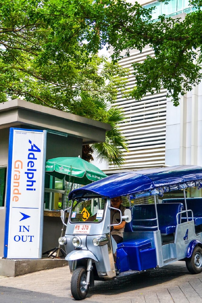 Adelphi Grande Sukhumvit 60/70