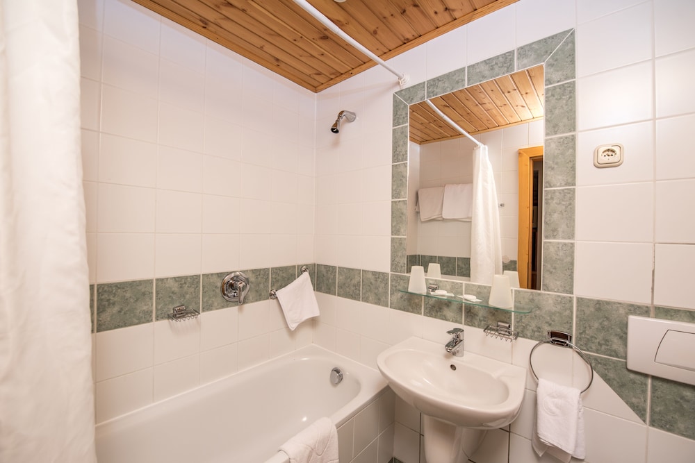 Petnehazy Aparthotel 56/60