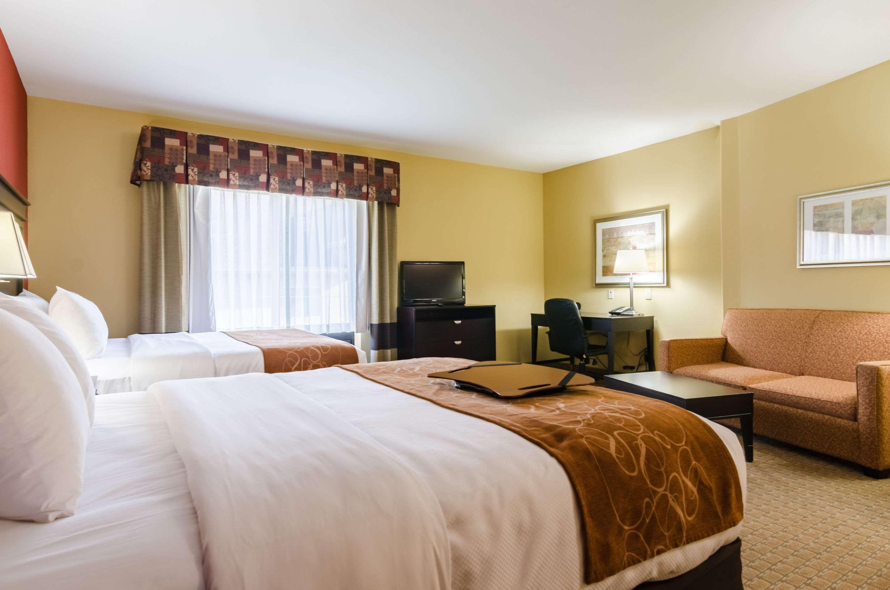Suite, 2 Queen Beds, Accessible