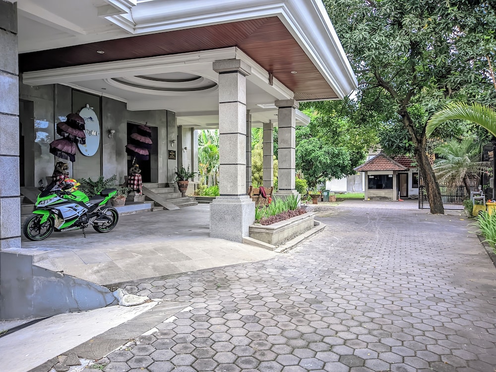 Bali Paradise City Hotel 40/50