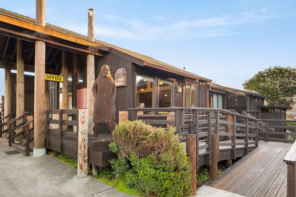 Harbor Lite Lodge 2/50