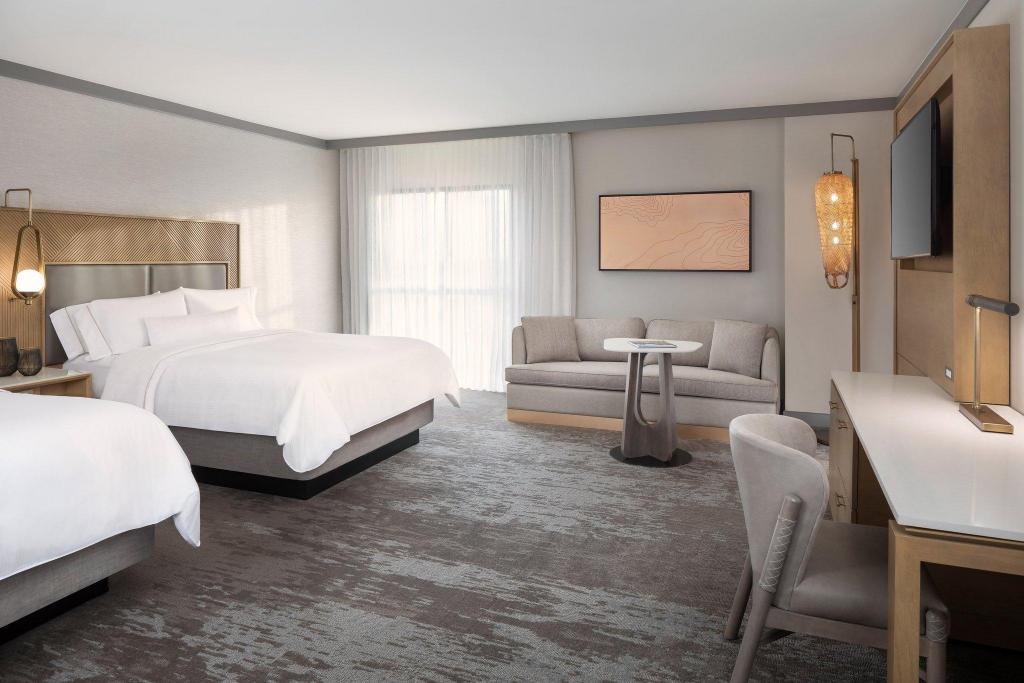 Junior Suite, 2 Queen Beds, Resort View, Sofa