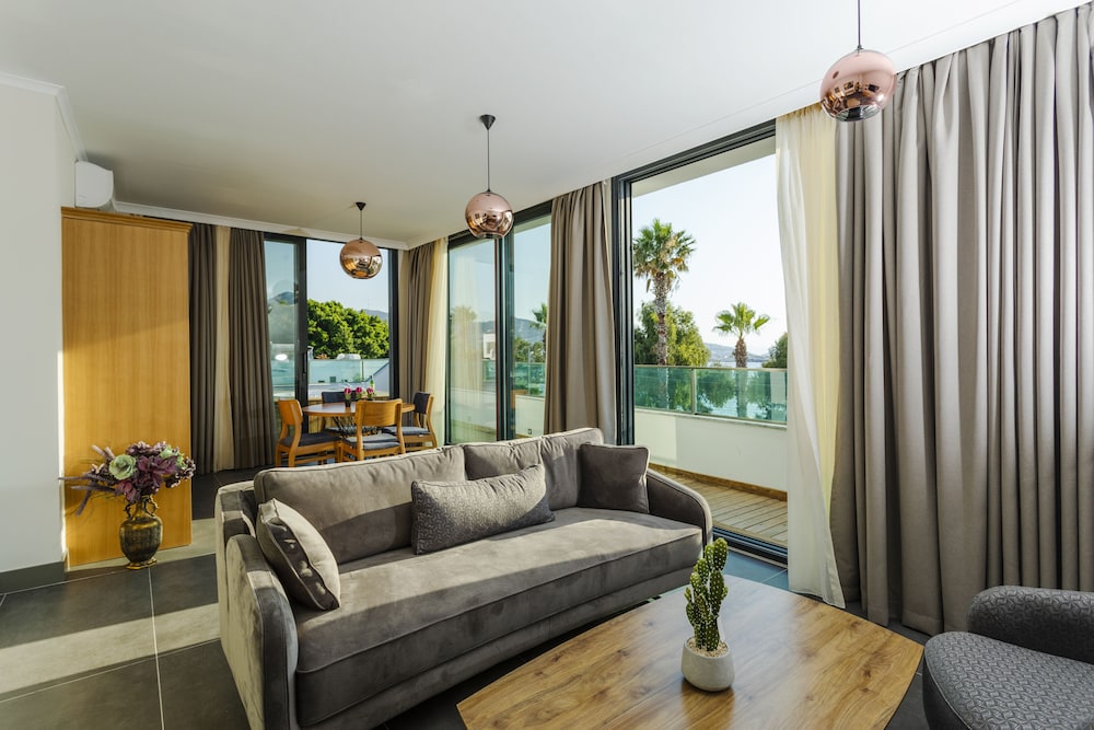 Yalipark Beach Hotel 49/65