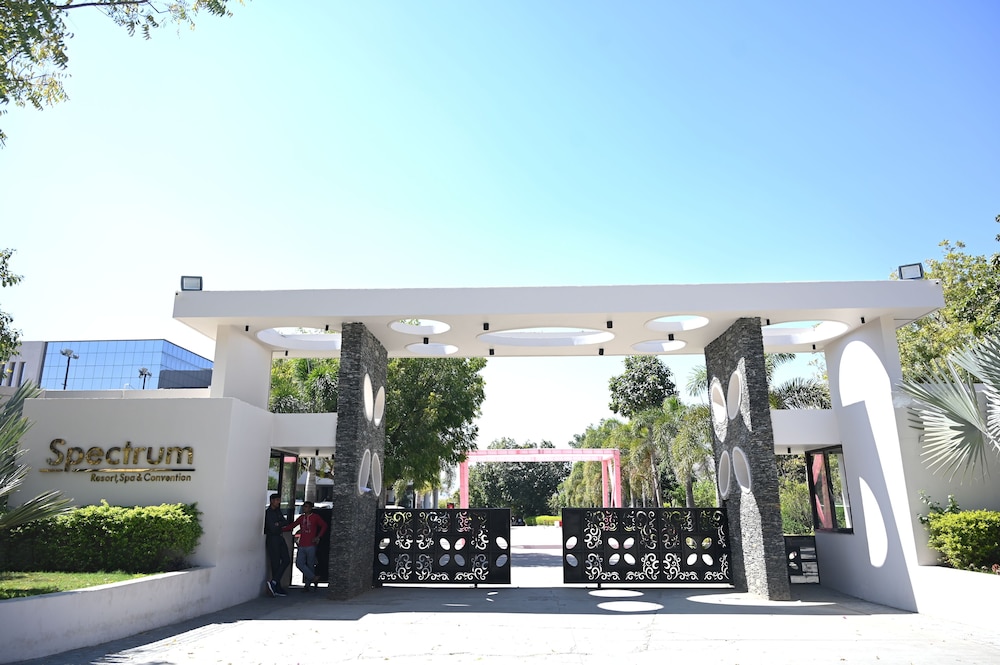 Spectrum Resort, Spa & Convention 38/48