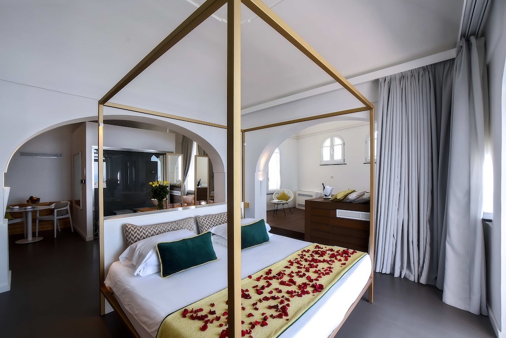 Interior, Executive, Suite, King Bed, Sauna, Bathtub، Montemare Hotel 3/3