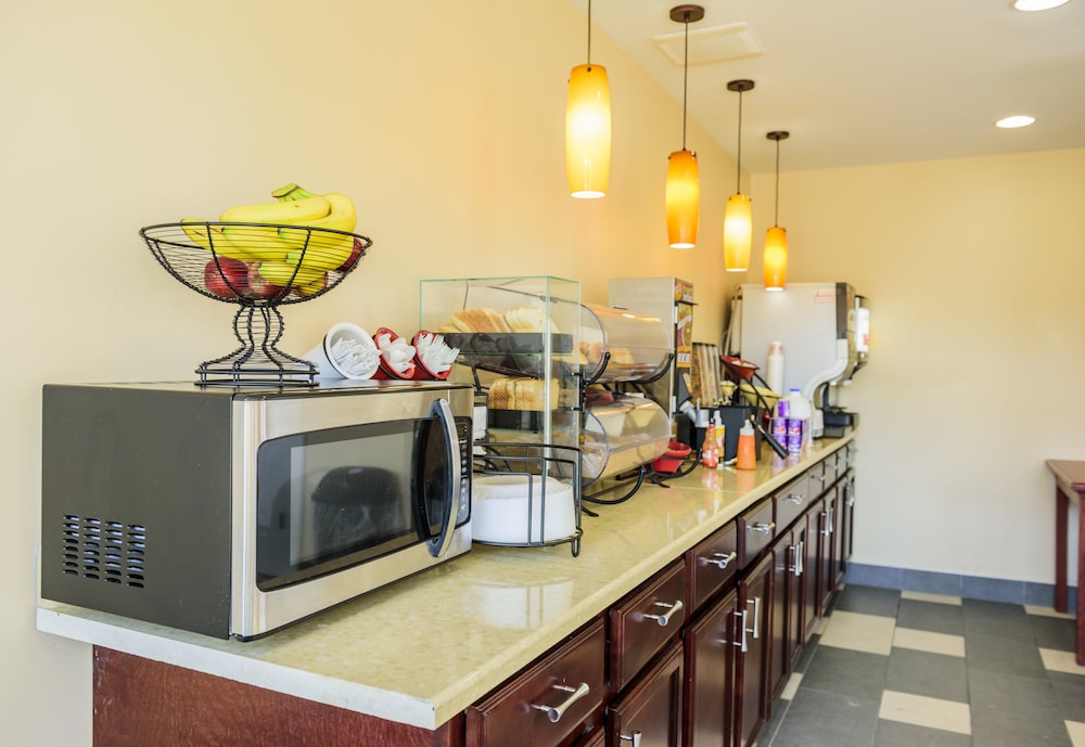 AArya Hotel By Niagara Fashion Outlets 28/44