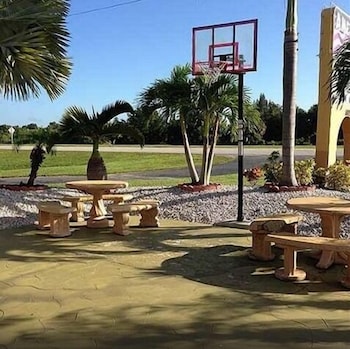 American Inn Punta Gorda 32/35
