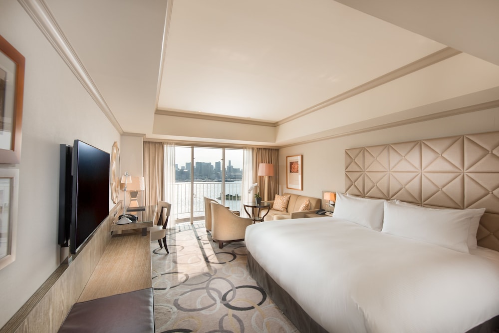 BRIDGE, RAINBOW, SUPERIOR, DELUXE, KING BED, BAY VIEW