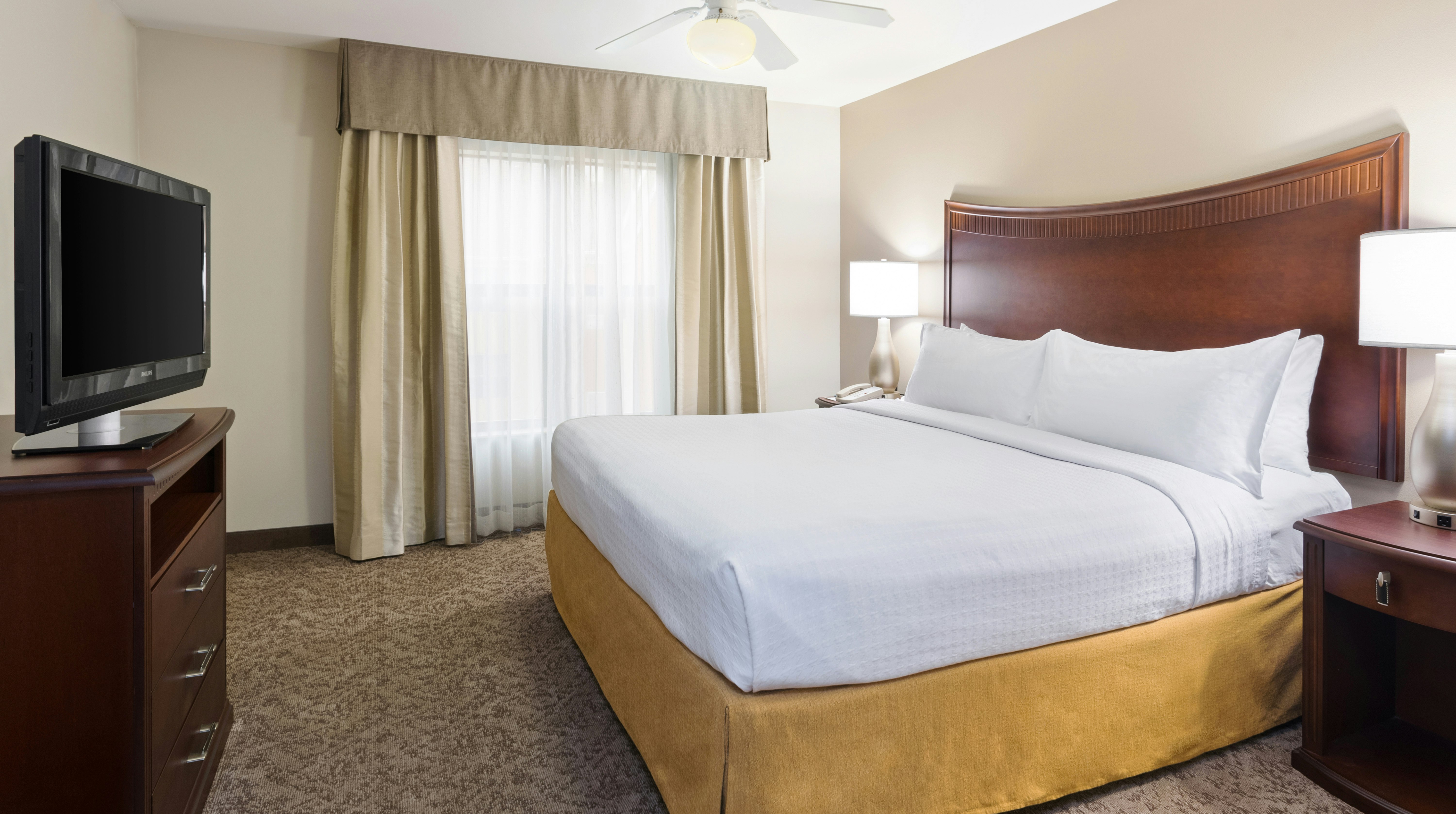 ROOM, KING BED, ACCESSIBLE