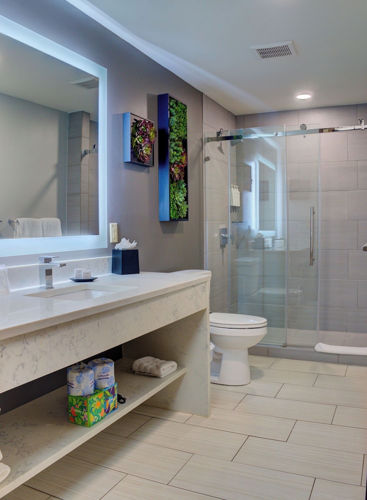 JW Marriott St. Maarten Beach Resort & Spa 50/50