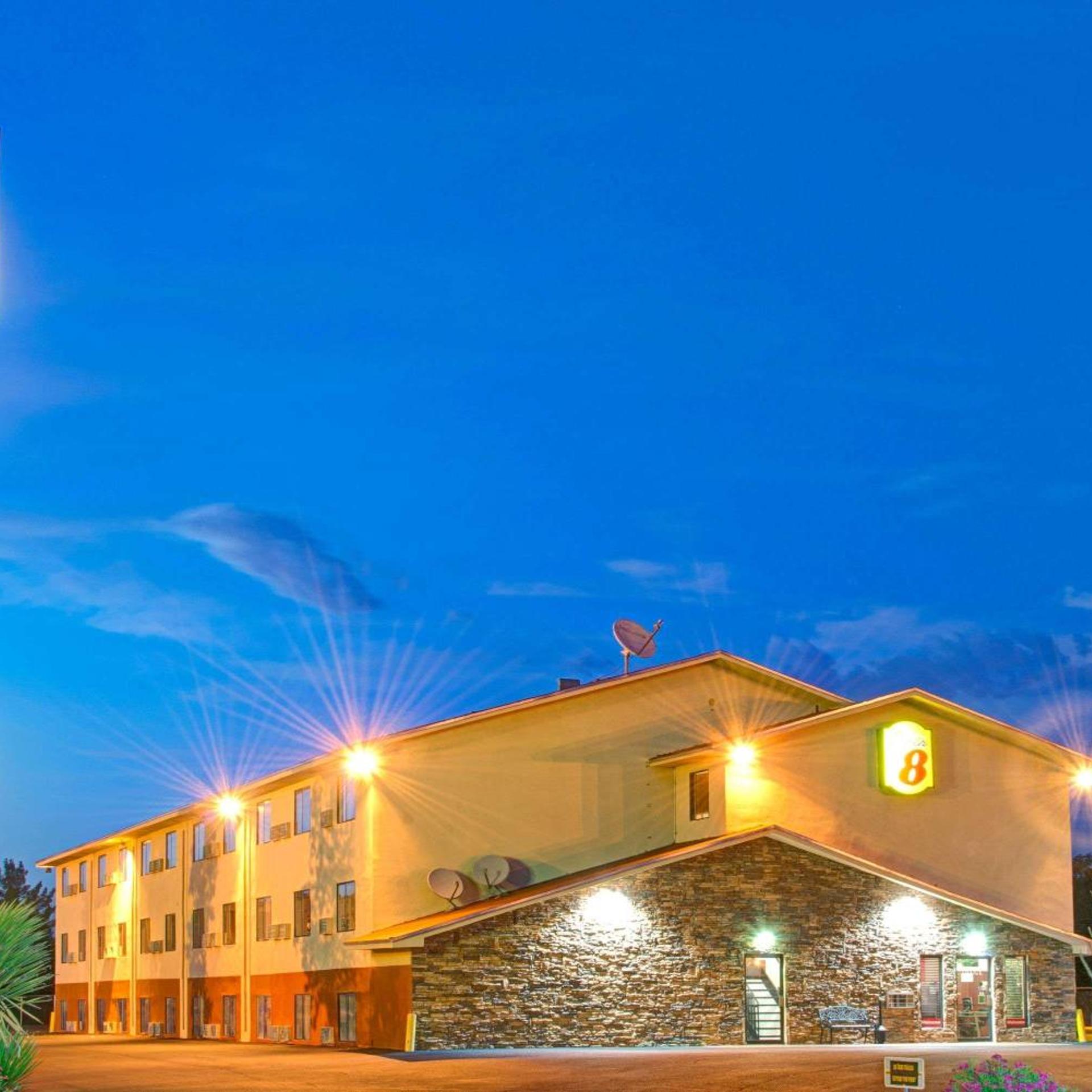 Super 8 by Wyndham Las Cruces University Area 5/21