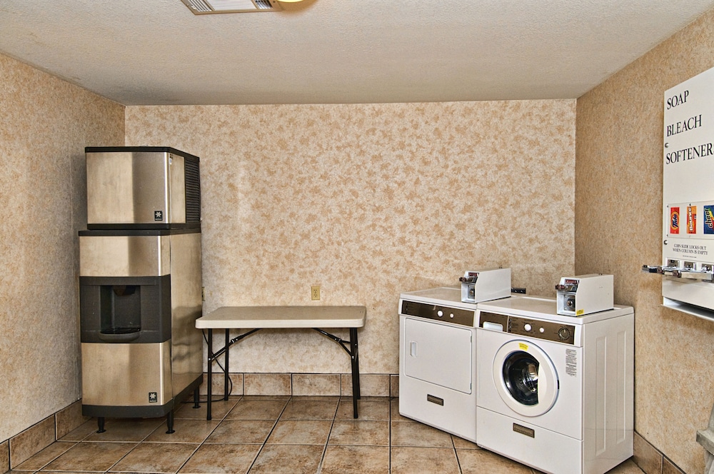 Best Western Club House Inn & Suites 20/34