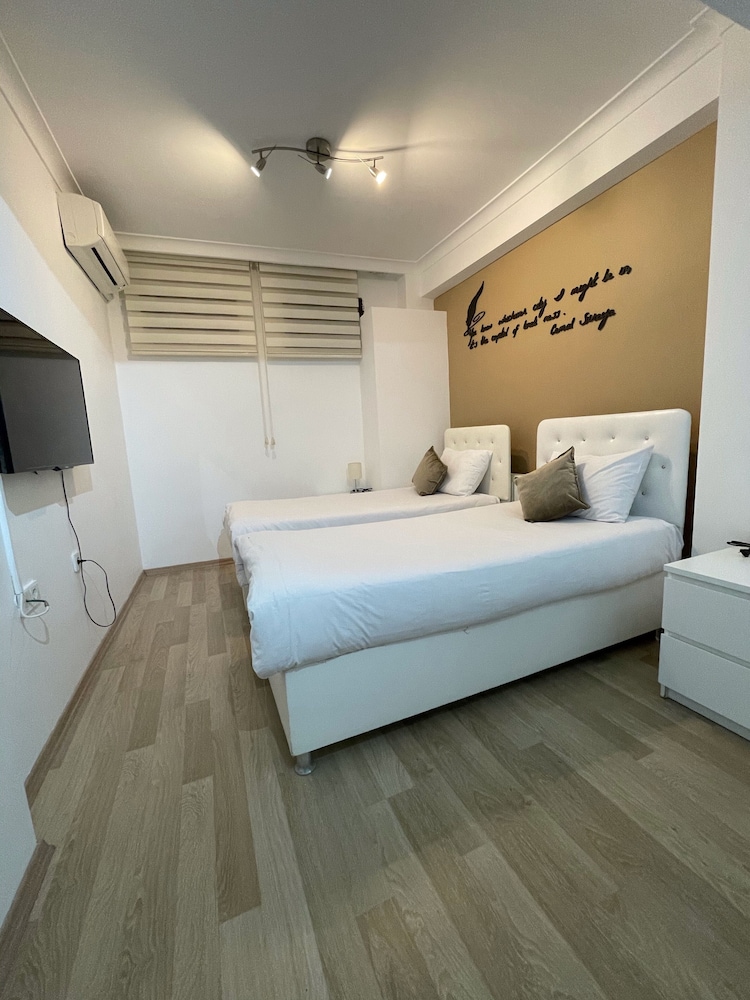 ECONOMY, TWIN BEDS