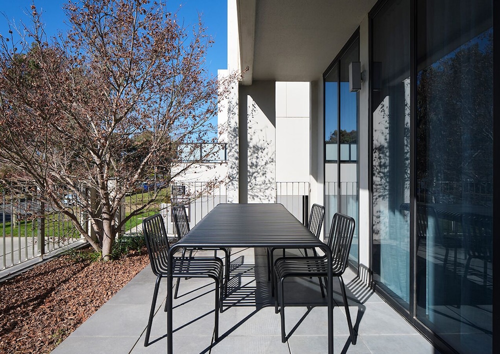 Burbury Hotel & Apartments in CANBERRA