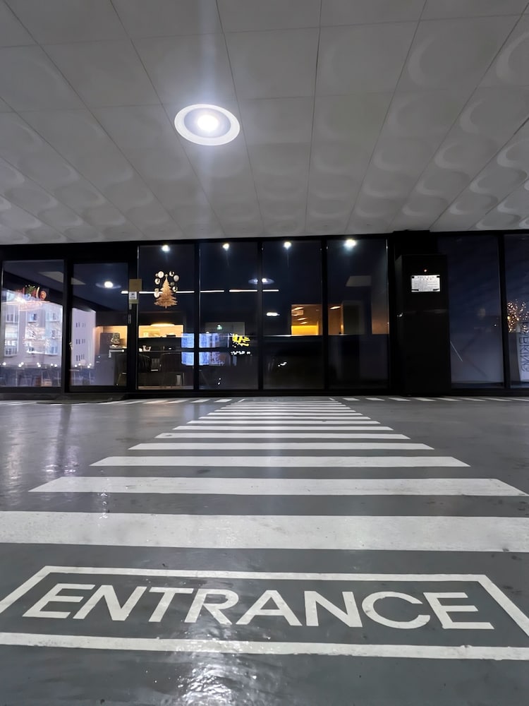 Hotel 24st Urban Brown Seosan Lake Park 11/50