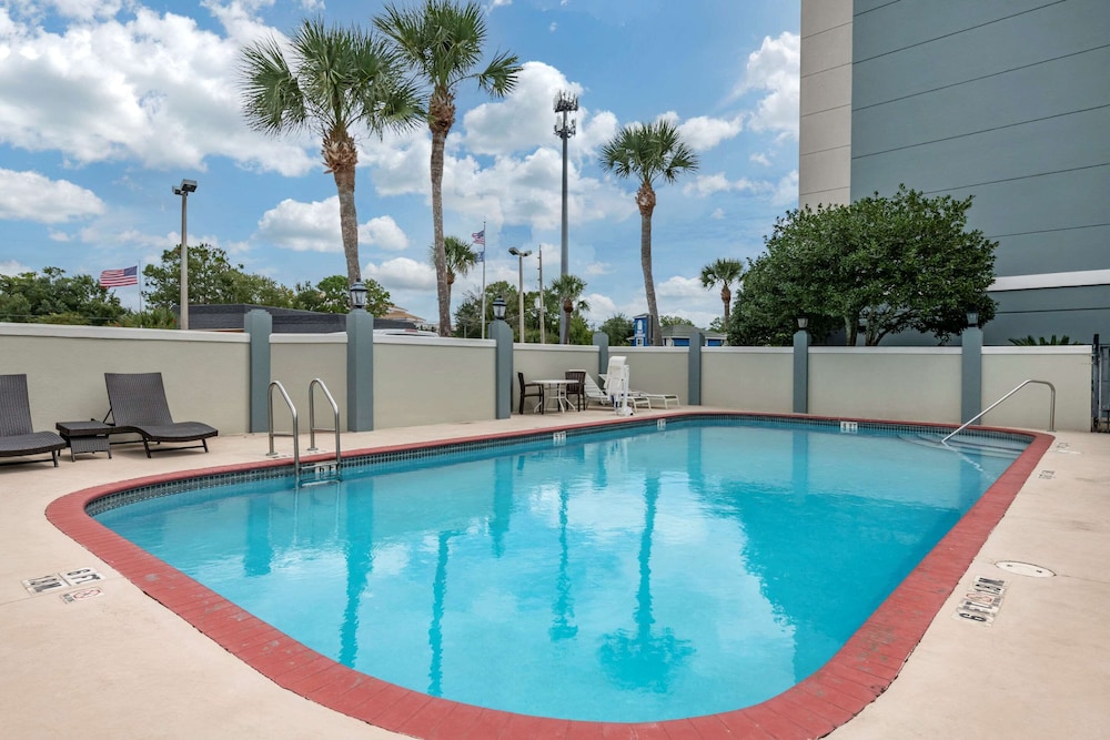 Comfort Suites Baymeadows Near Butler Blvd 1/27