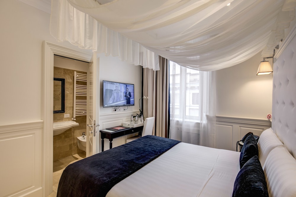 ROOM, TRIPLE