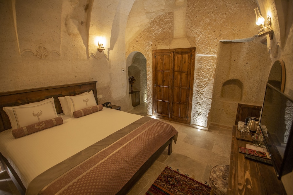 Nino Cave Suites 8/50