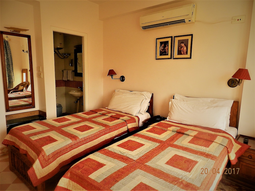 Om Niwas Suite Hotel 25/67