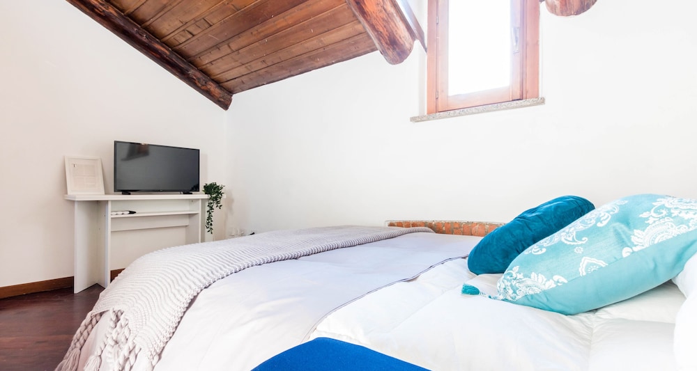 Altido Big Wooden Apartment for 6 near Milano Center 9/26