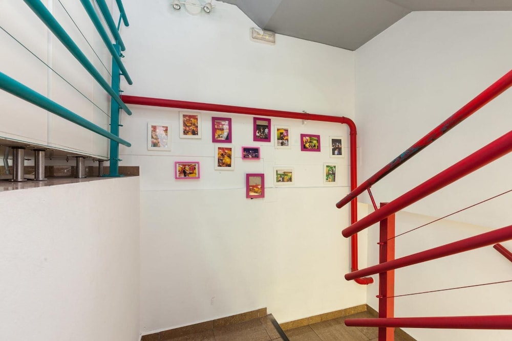 Mellow Youth Hostel 6/100
