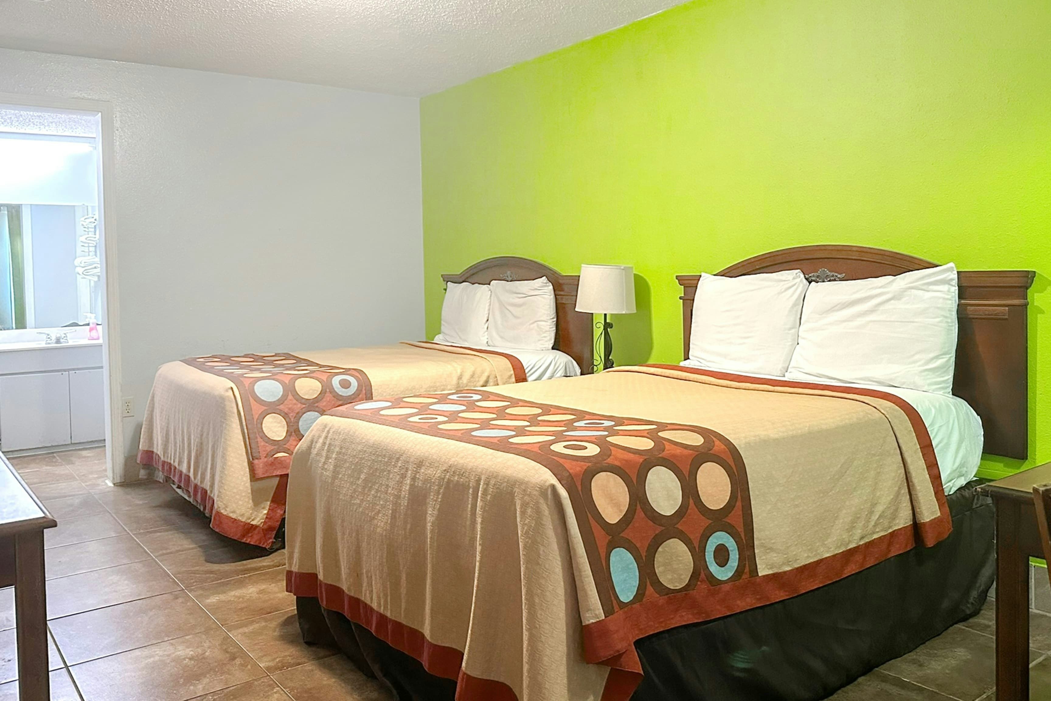 2 Queen Beds Non-Smoking