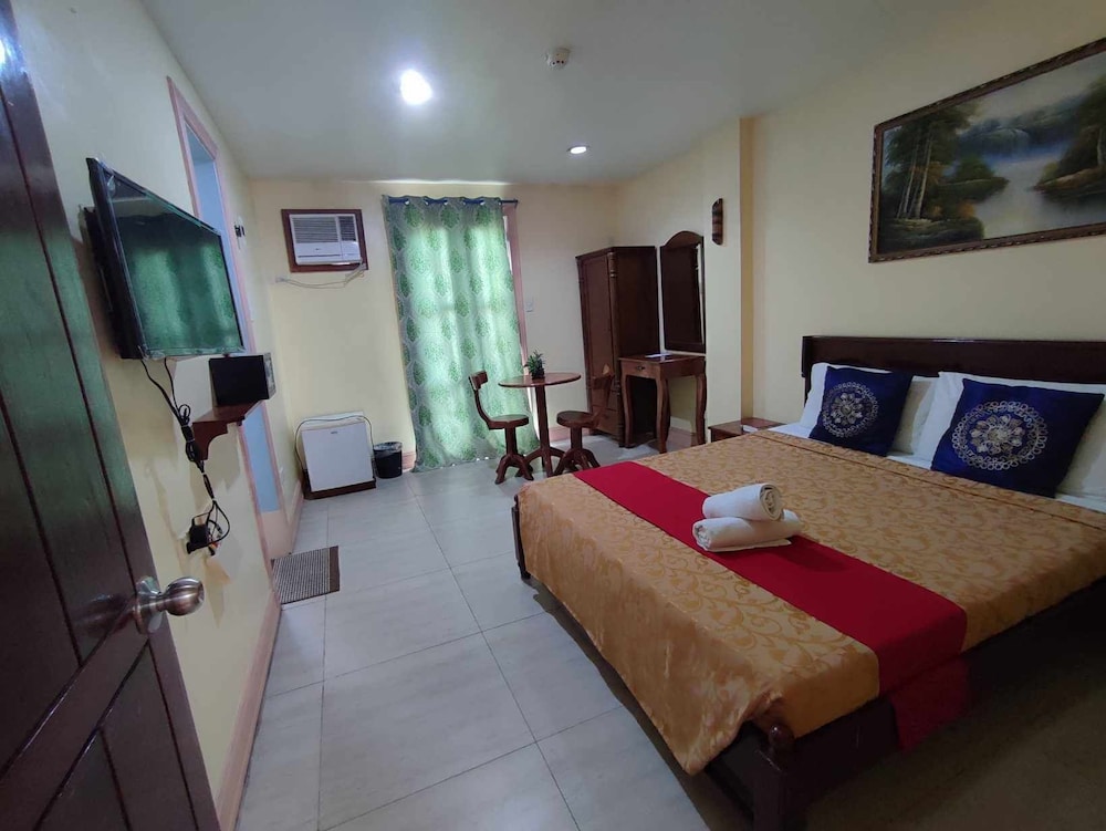 DELUXE, DOUBLE OR TWIN BED