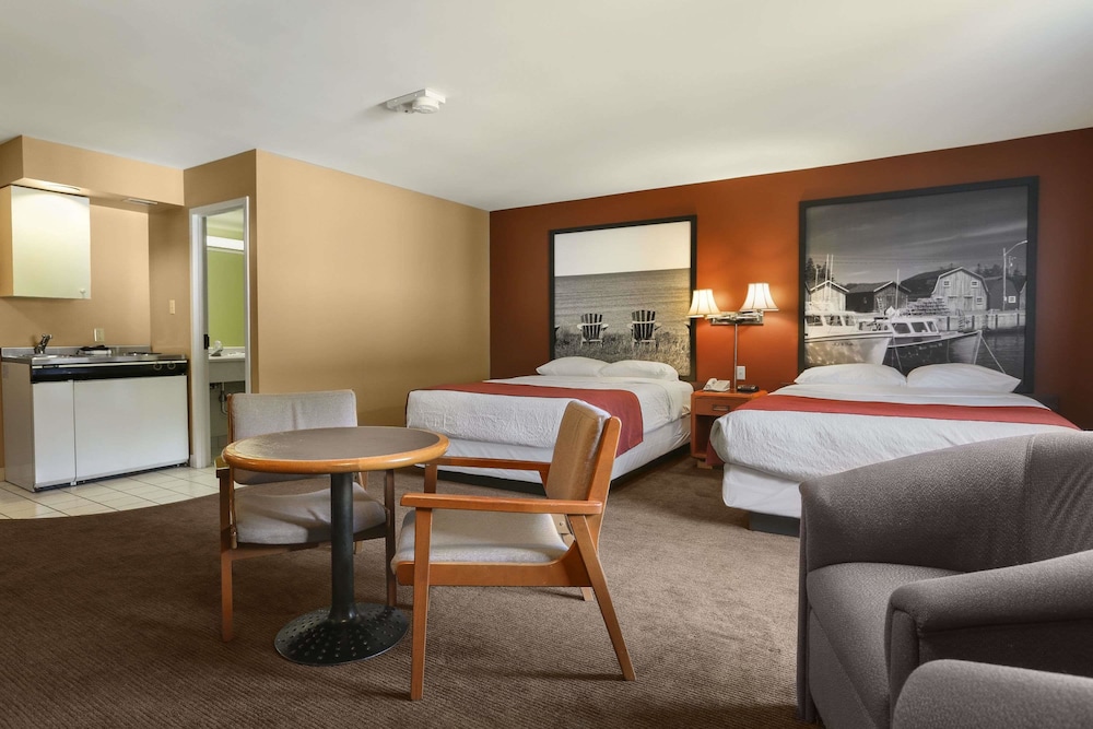 Super 8 by Wyndham North Bay 13/27